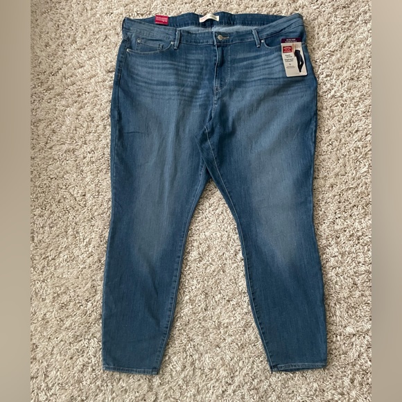 Women's Boot Cut Signature Levi Strauss Jeans - Picture 2 of 4